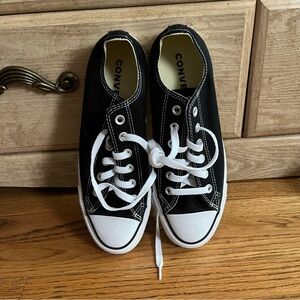 Converse Black and White Low-Top Sneakers M6.5 or W8.5